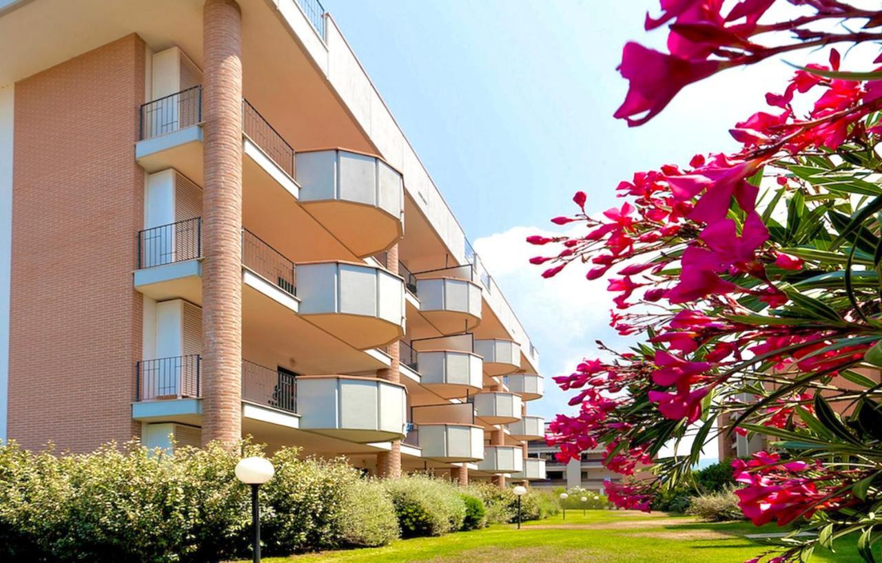 Isa-Apartments 4 Beds In Residence With Swimming-Pool In San Vincenzo, Just 600 Meters From The Sea Εξωτερικό φωτογραφία