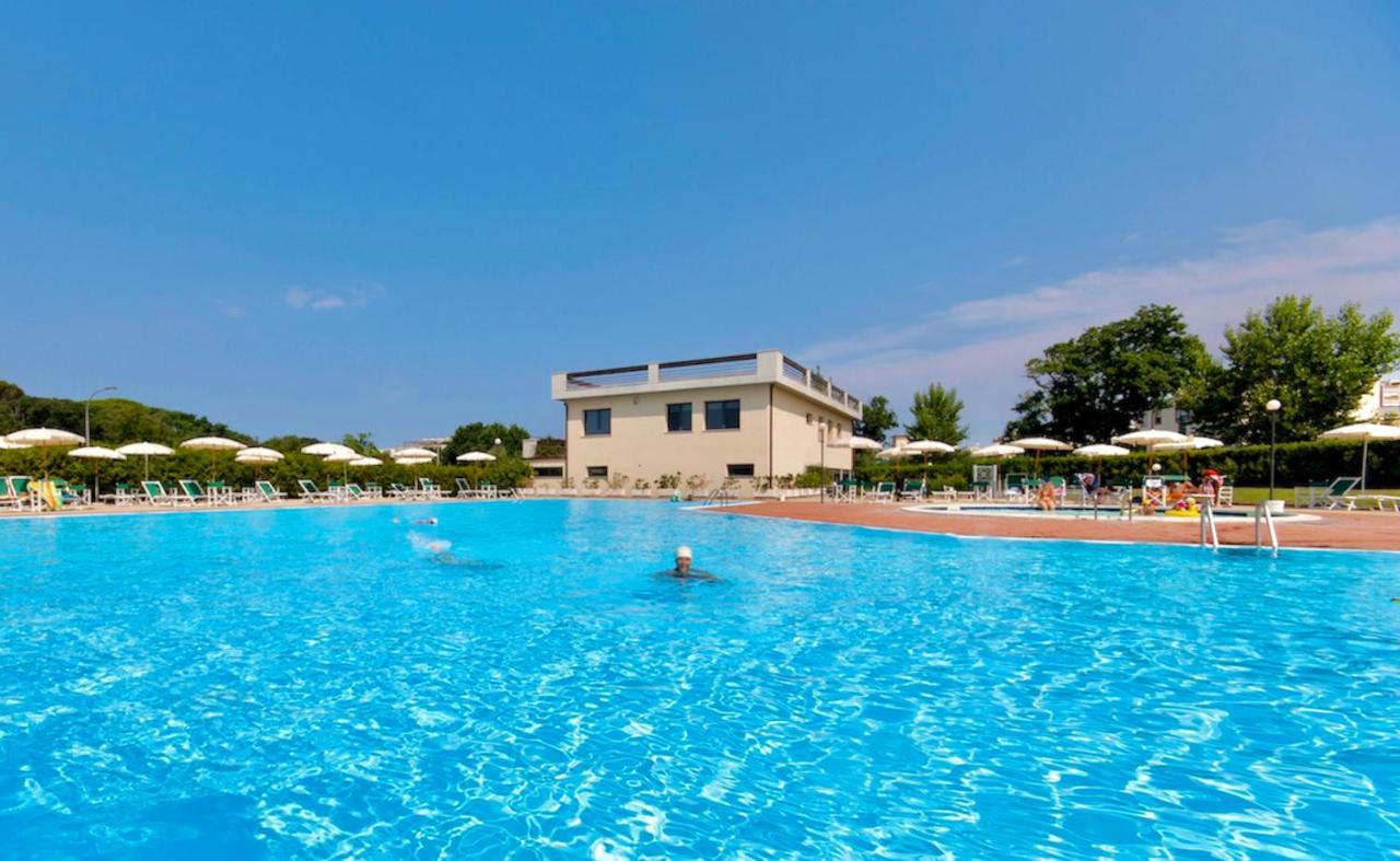 Isa-Apartments 4 Beds In Residence With Swimming-Pool In San Vincenzo, Just 600 Meters From The Sea Εξωτερικό φωτογραφία